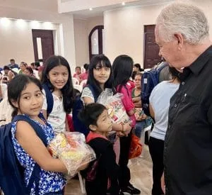 Ralph with kids guatemala
